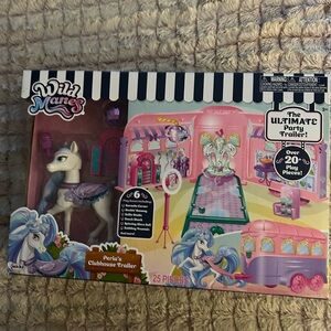 Wild Manes Horse Toys Perla's Clubhouse Trailer Playset